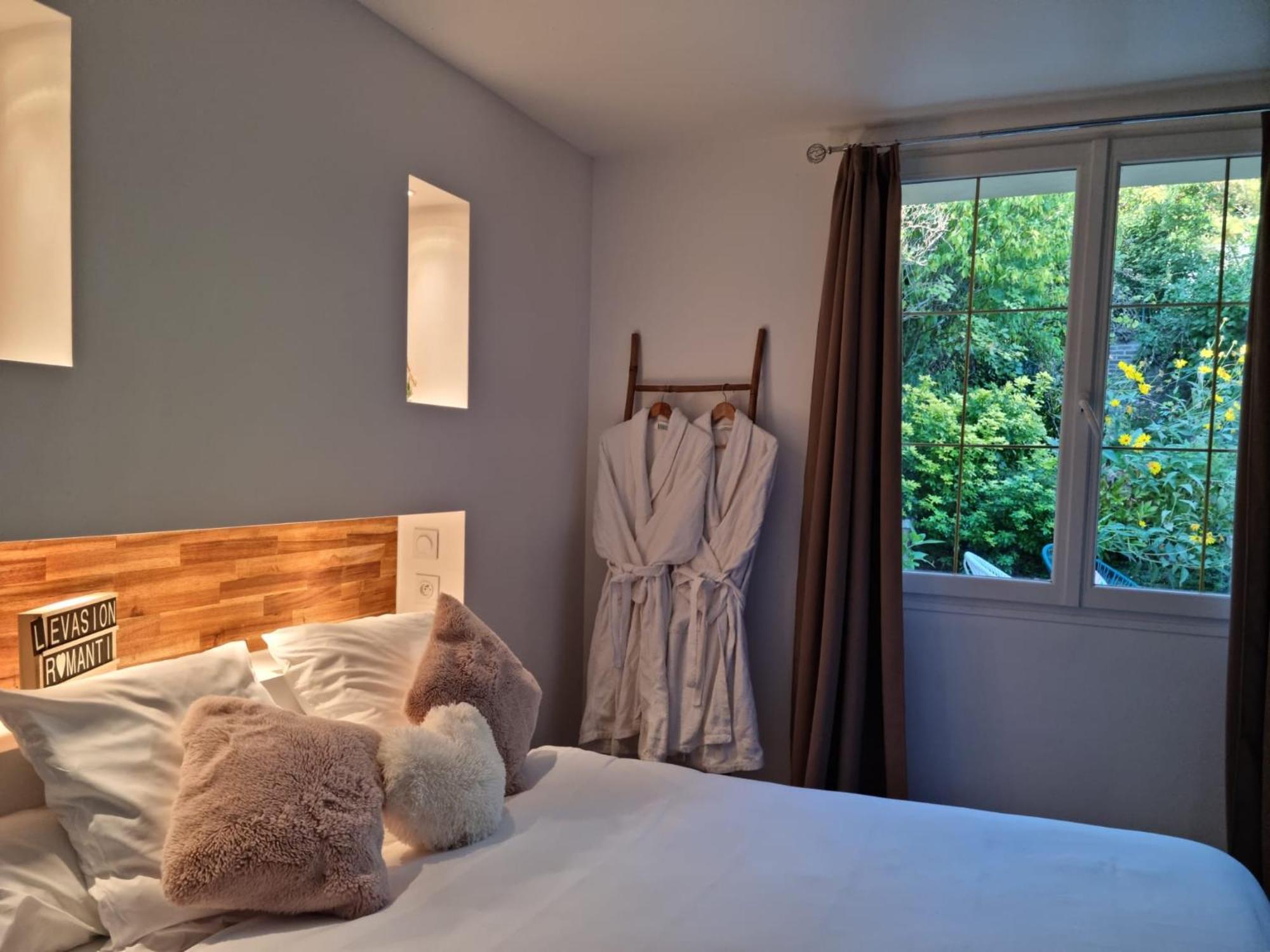 Suite De Charme Avec Jacuzzi Et Jardin Privatif Paris Au Calme Saint-Prix Kültér fotó