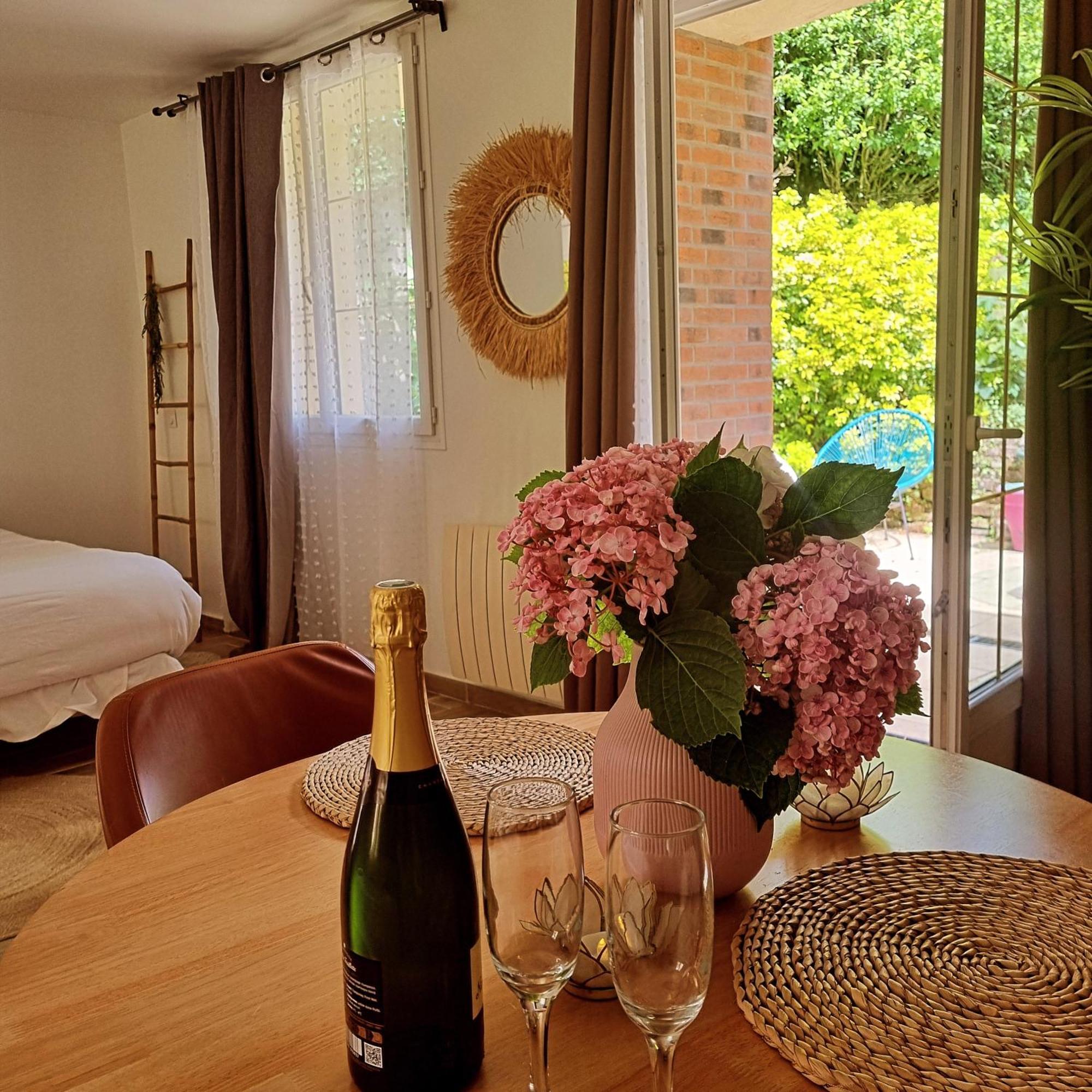Suite De Charme Avec Jacuzzi Et Jardin Privatif Paris Au Calme Saint-Prix Kültér fotó