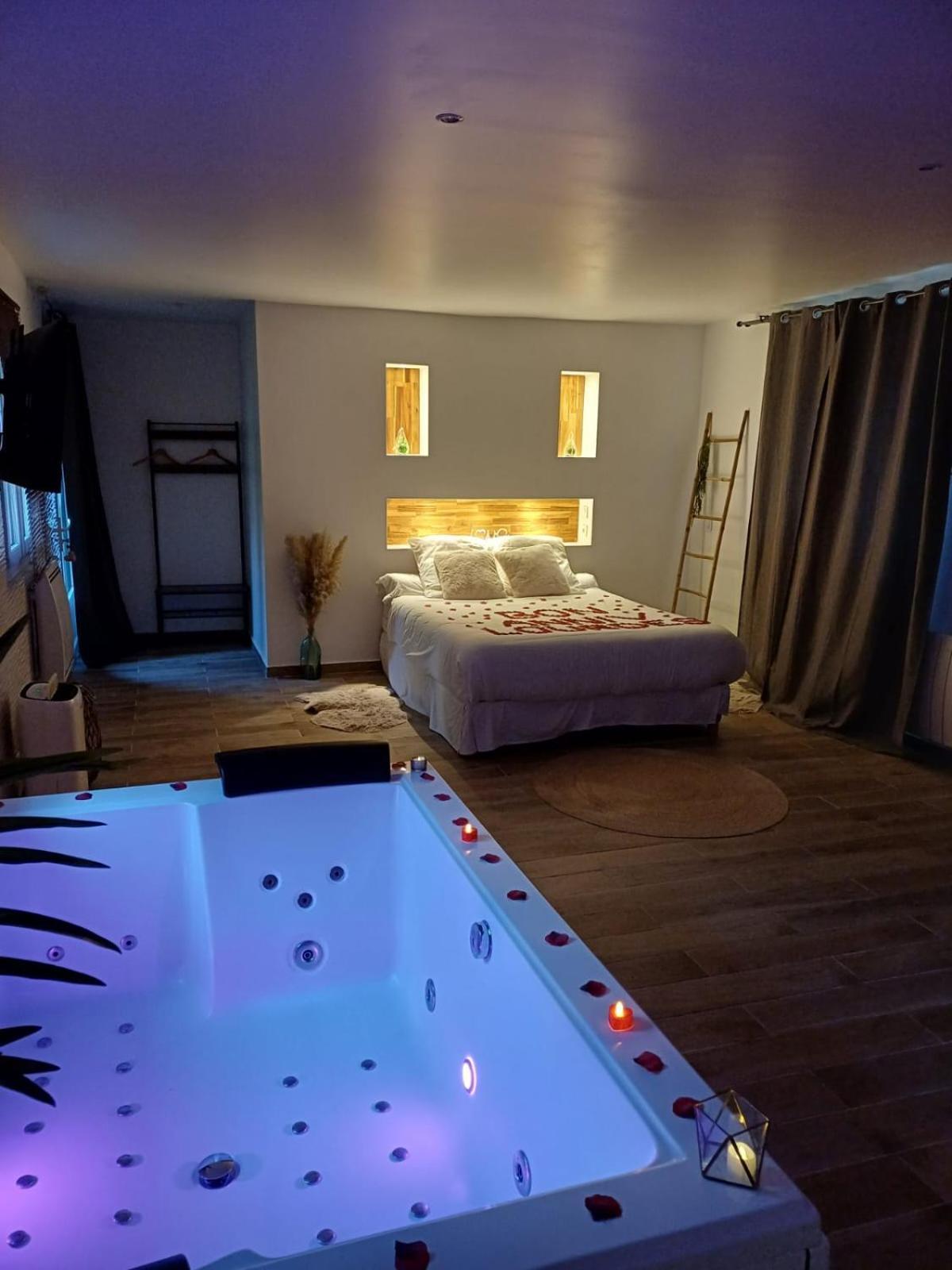 Suite De Charme Avec Jacuzzi Et Jardin Privatif Paris Au Calme Saint-Prix Kültér fotó